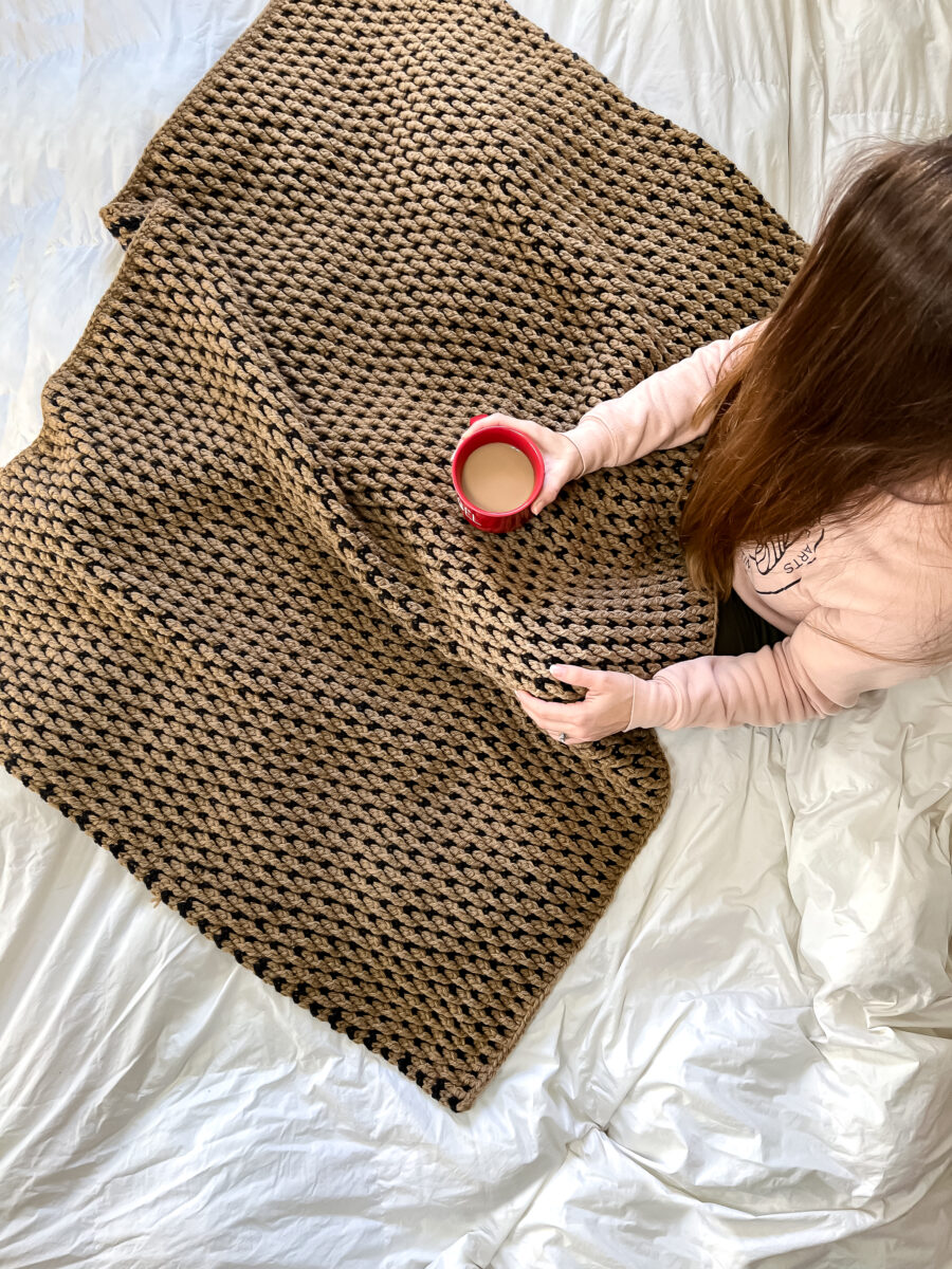 FREE Fast & Easy Crochet Lap Blanket Pattern for Beginners - Life + Yarn