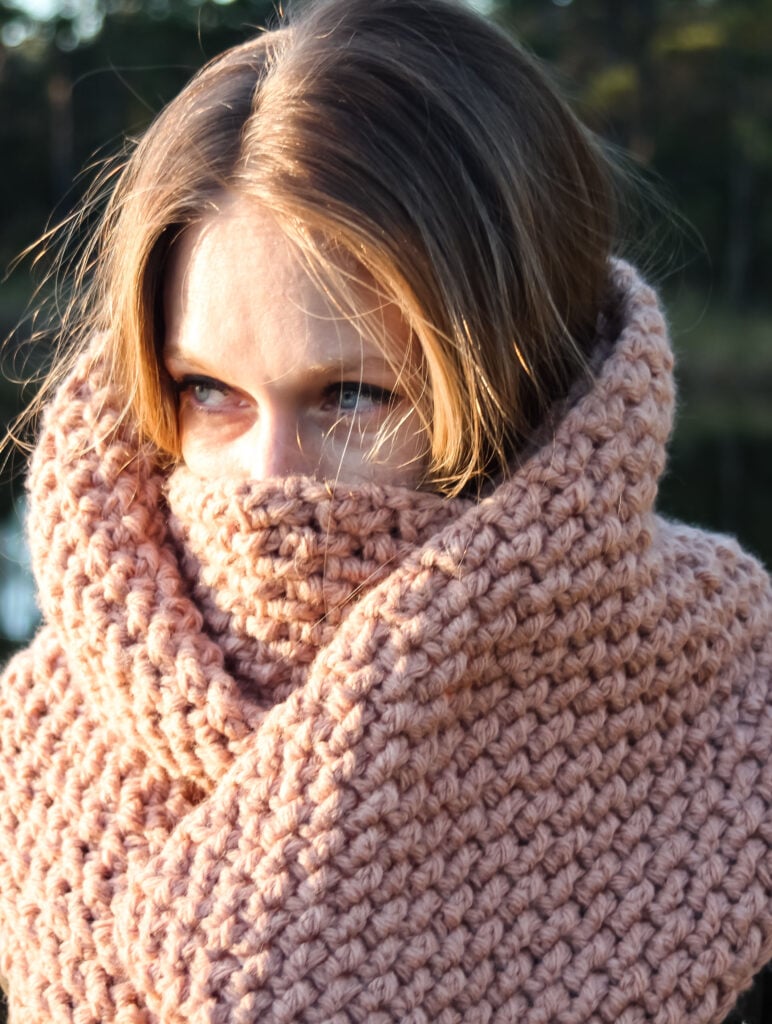 Best Free Quick & Easy Cozy Infinity Scarf Crochet Pattern - Life + Yarn