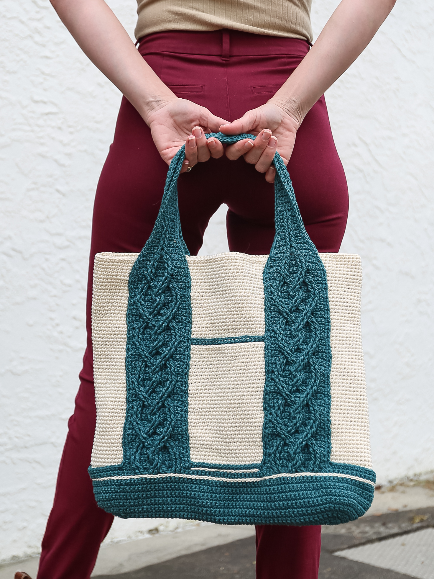 Easy FREE Modern Hobo Crochet Tote Bag Pattern - Life + Yarn