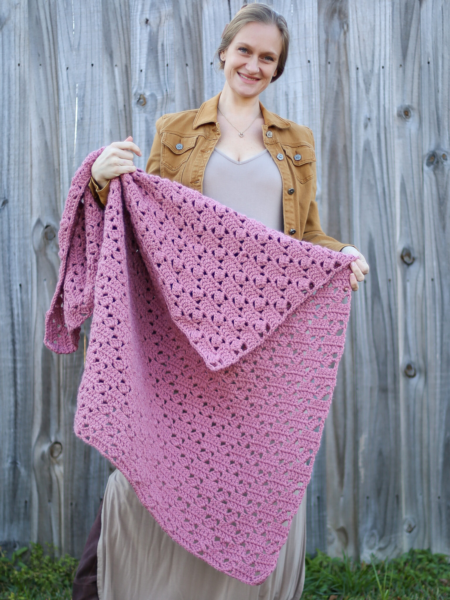 Free Simple Cozy Crochet Lap Blanket -Easy Beginner Pattern - Life + Yarn
