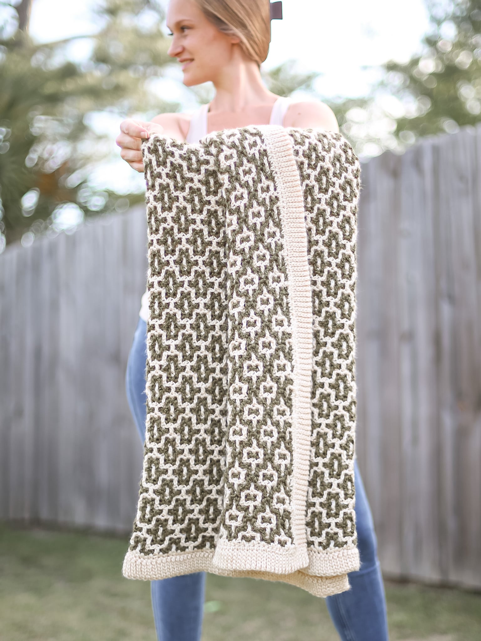 gorgeous reversible blanket with ribbed knit look crochet border